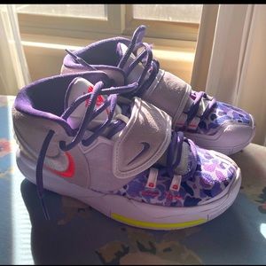 Asia Irving Nike shoes 3.5 y (unisex) NEW -without original box